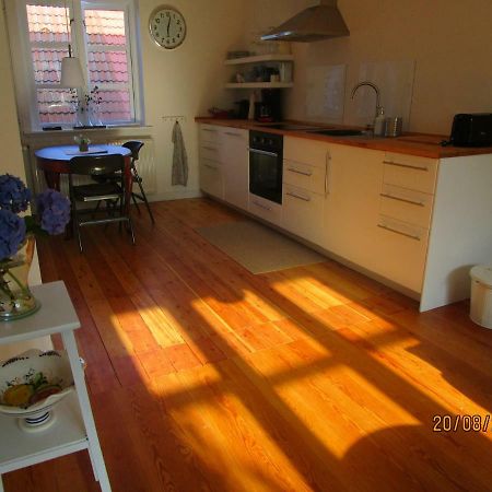 Ferienwohnungen Hebbel Husum  Bagian luar foto