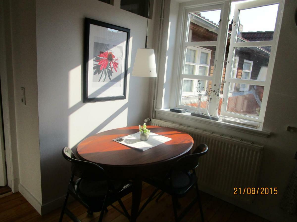 Ferienwohnungen Hebbel Husum  Bagian luar foto